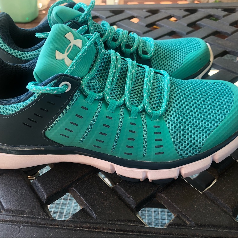 NWOT Women Under Armor Sneaker in Teal size 8 - Picture 4 of 4